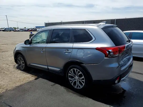 JA4AD3A35JZ000585 2018 MITSUBISHI OUTLANDER - Image 2