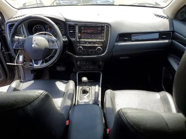 JA4AD3A35JZ000585 2018 MITSUBISHI OUTLANDER - Image 8