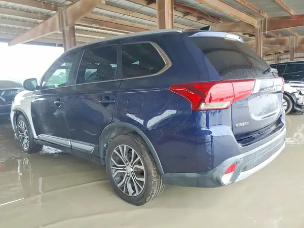JA4AD3A35JZ001297 2018 MITSUBISHI OUTLANDER - Image 2