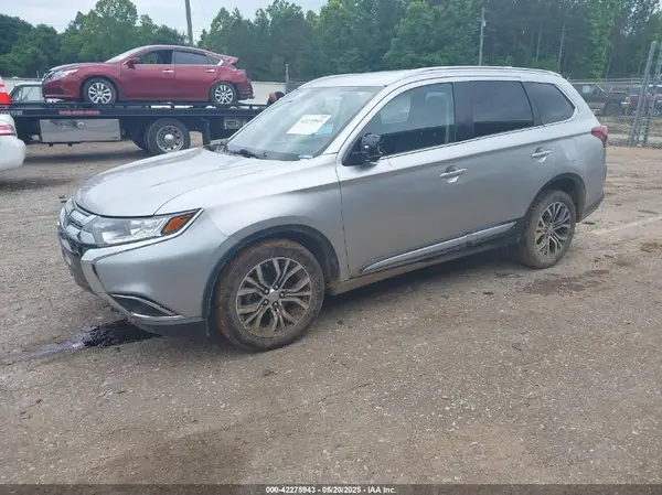 JA4AD3A35JZ007942 2018 MITSUBISHI OUTLANDER - Image 2