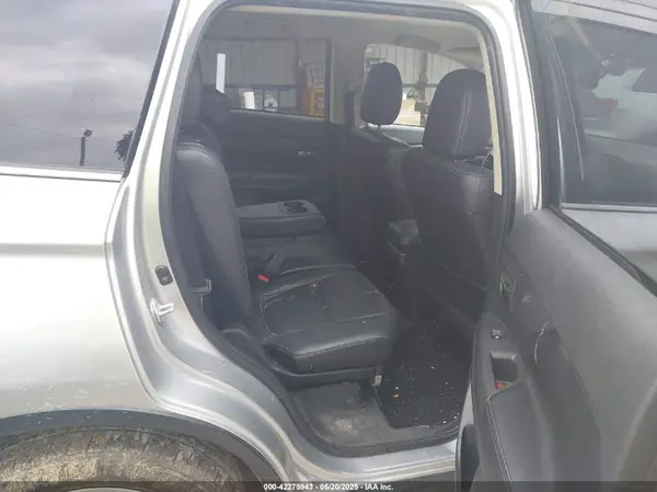 JA4AD3A35JZ007942 2018 MITSUBISHI OUTLANDER - Image 8
