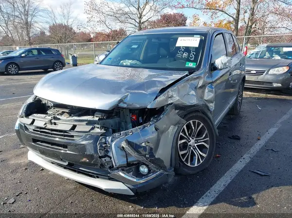 JA4AD3A35JZ016575 2018 MITSUBISHI OUTLANDER - Image 2