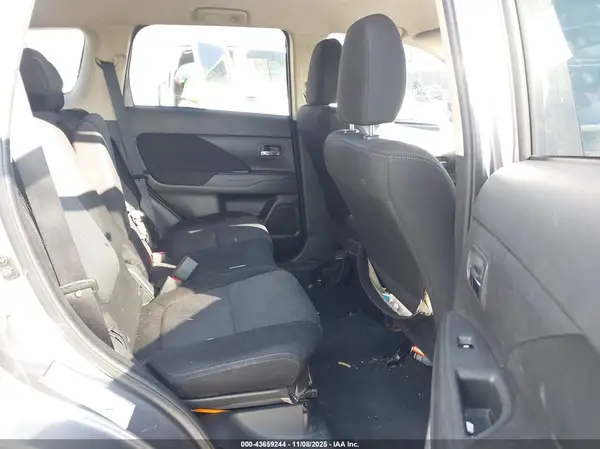 JA4AD3A35JZ016575 2018 MITSUBISHI OUTLANDER - Image 8