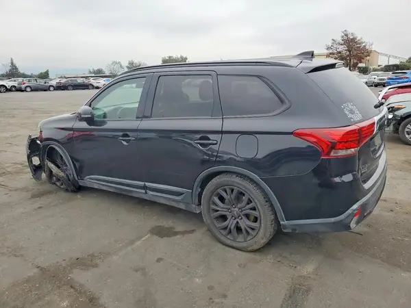 JA4AD3A35JZ021470 2018 MITSUBISHI OUTLANDER - Image 2