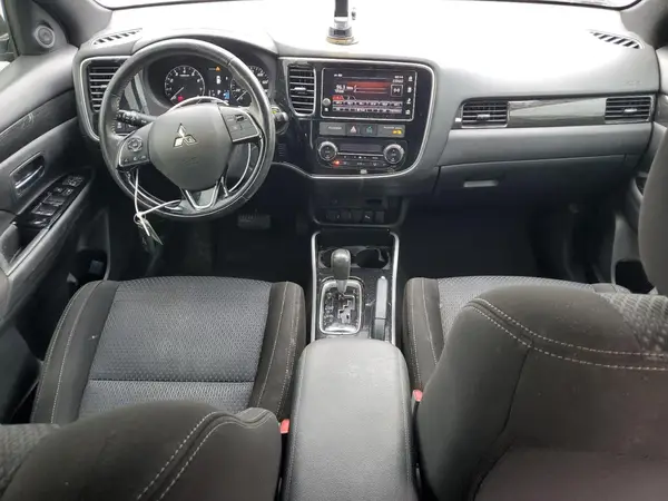 JA4AD3A35JZ026345 2018 MITSUBISHI OUTLANDER - Image 8