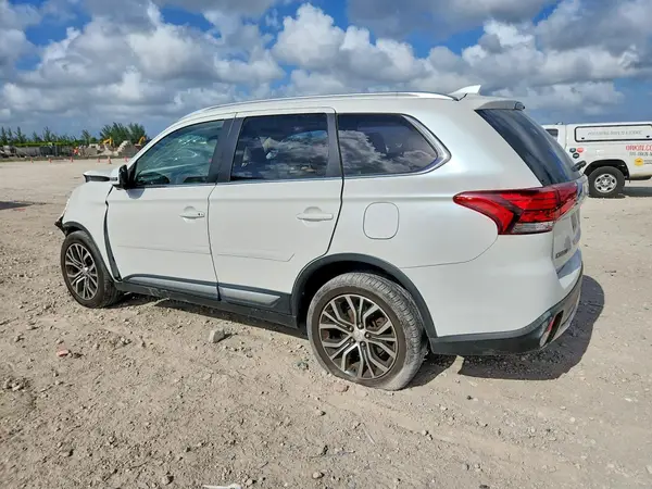 JA4AD3A35JZ026698 2018 MITSUBISHI OUTLANDER - Image 2
