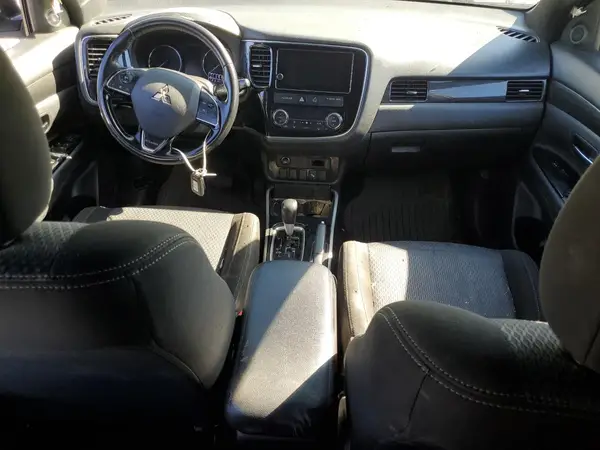 JA4AD3A35JZ033408 2018 MITSUBISHI OUTLANDER - Image 8
