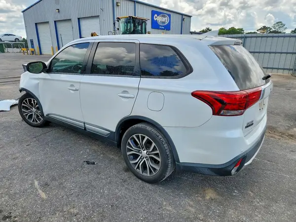 JA4AD3A35JZ033456 2018 MITSUBISHI OUTLANDER - Image 2