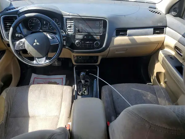 JA4AD3A35JZ035417 2018 MITSUBISHI OUTLANDER - Image 8