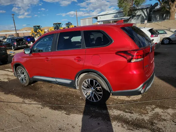 JA4AD3A35JZ035935 2018 MITSUBISHI OUTLANDER - Image 2