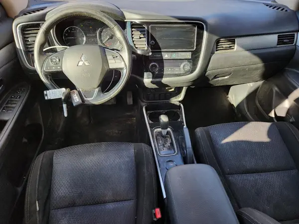 JA4AD3A35JZ035935 2018 MITSUBISHI OUTLANDER - Image 8