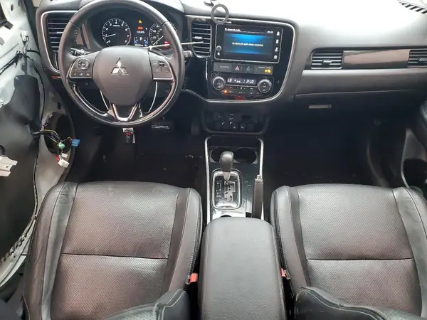 JA4AD3A35JZ036275 2018 MITSUBISHI OUTLANDER - Image 8