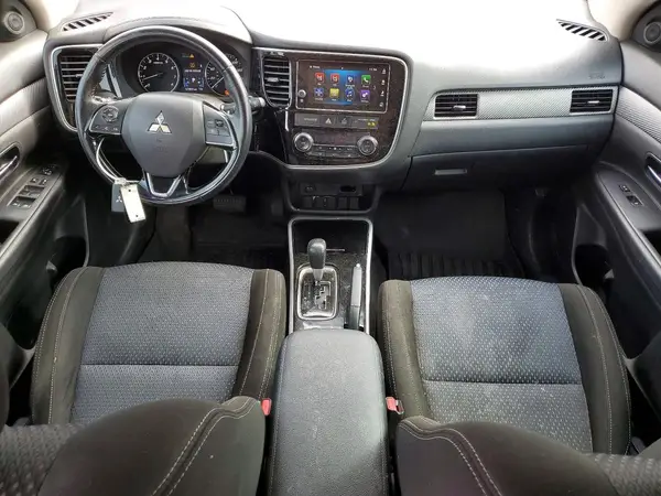 JA4AD3A35JZ040245 2018 MITSUBISHI OUTLANDER - Image 8