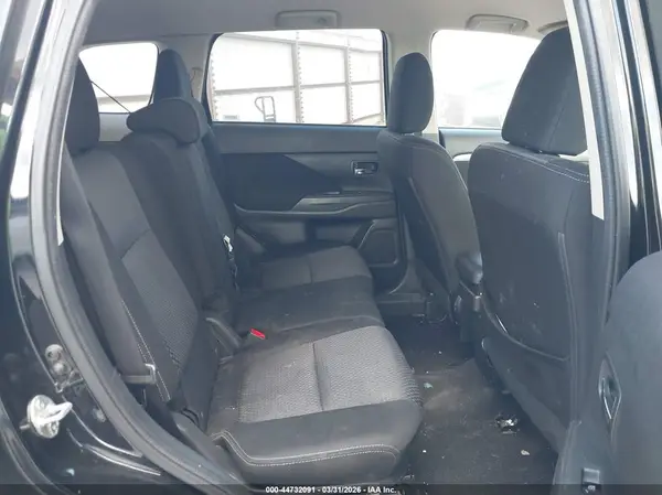 JA4AD3A35JZ043243 2018 MITSUBISHI OUTLANDER - Image 8