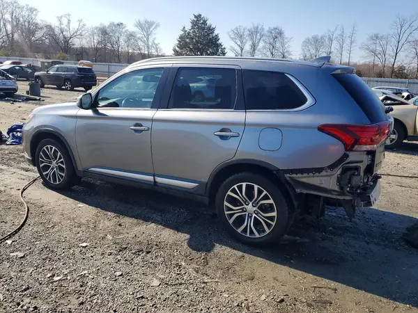 JA4AD3A35JZ044313 2018 MITSUBISHI OUTLANDER - Image 2