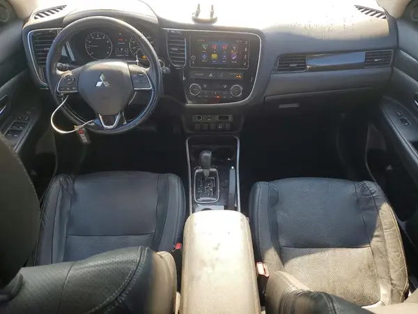JA4AD3A35JZ044313 2018 MITSUBISHI OUTLANDER - Image 8