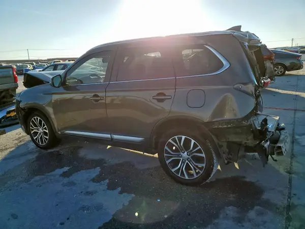 JA4AD3A35JZ045610 2018 MITSUBISHI OUTLANDER - Image 2