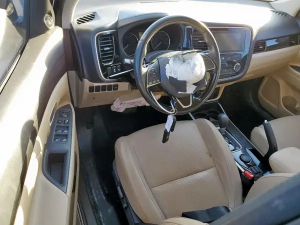 JA4AD3A35JZ045610 2018 MITSUBISHI OUTLANDER - Image 8