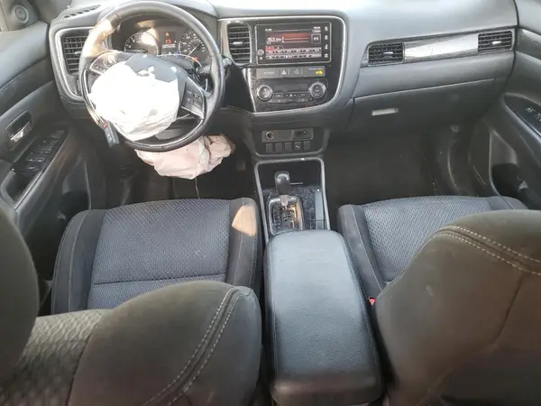 JA4AD3A35JZ048135 2018 MITSUBISHI OUTLANDER - Image 8