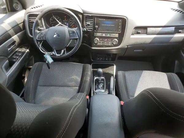 JA4AD3A35JZ049284 2018 MITSUBISHI OUTLANDER - Image 8