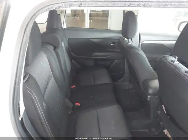 JA4AD3A35JZ051844 2018 MITSUBISHI OUTLANDER - Image 8