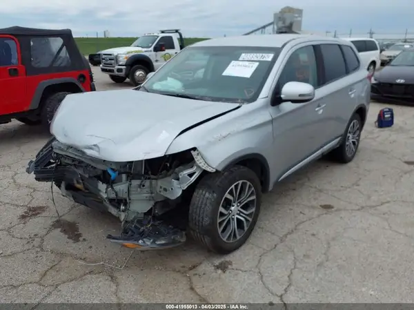 JA4AD3A35JZ055117 2018 MITSUBISHI OUTLANDER - Image 2