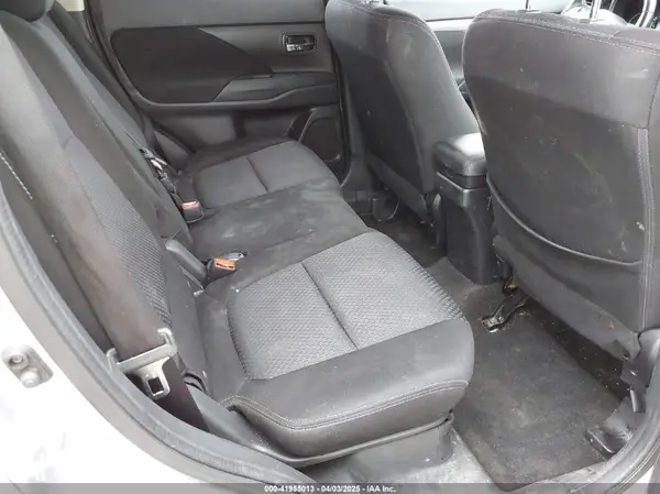 JA4AD3A35JZ055117 2018 MITSUBISHI OUTLANDER - Image 8