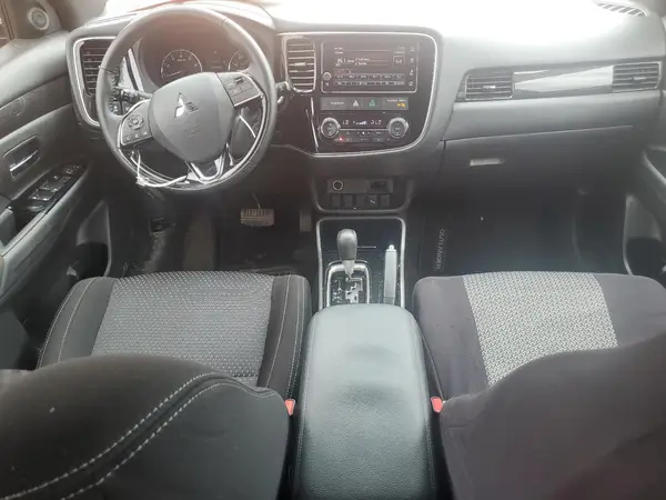 JA4AD3A35JZ059894 2018 MITSUBISHI OUTLANDER - Image 8