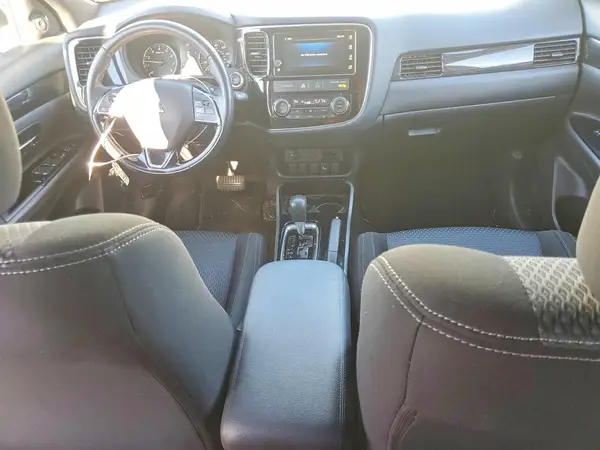JA4AD3A35JZ061158 2018 MITSUBISHI OUTLANDER - Image 8