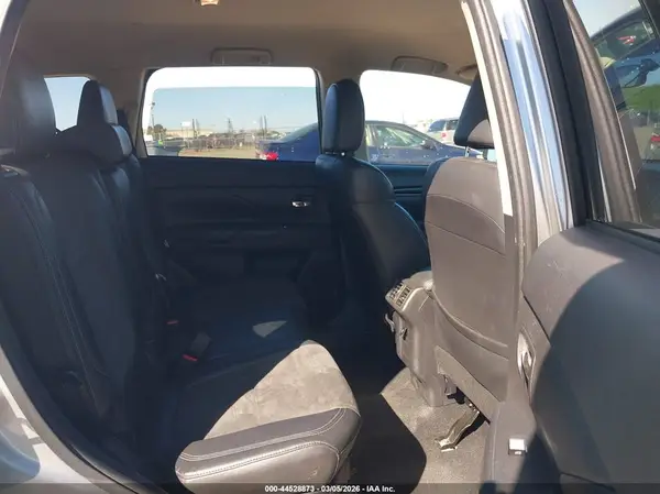 JA4AD3A35KJ001803 2019 MITSUBISHI OUTLANDER - Image 8