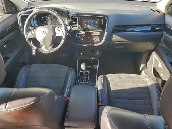JA4AD3A35KZ008882 2019 MITSUBISHI OUTLANDER - Image 8