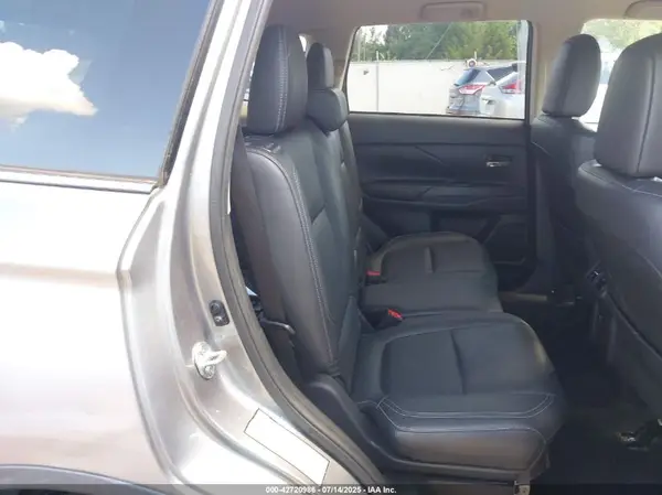 JA4AD3A35KZ018635 2019 MITSUBISHI OUTLANDER - Image 8
