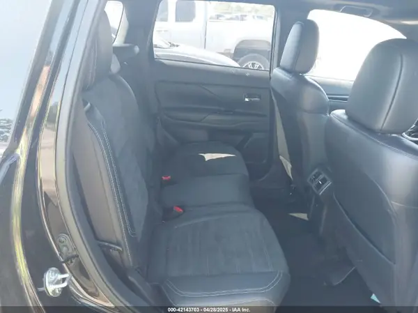 JA4AD3A35KZ025472 2019 MITSUBISHI OUTLANDER - Image 8