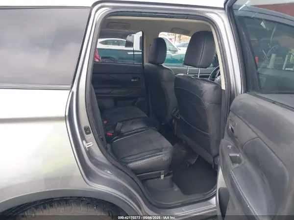 JA4AD3A35KZ026377 2019 MITSUBISHI OUTLANDER - Image 8