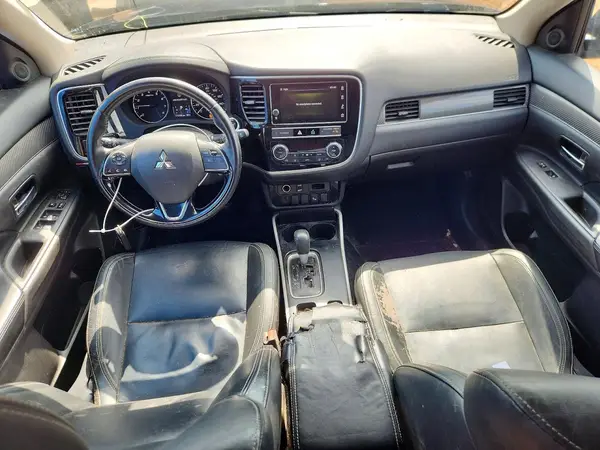 JA4AD3A35KZ030719 2019 MITSUBISHI OUTLANDER - Image 8