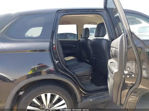 JA4AD3A35KZ035404 2019 MITSUBISHI OUTLANDER - Image 8