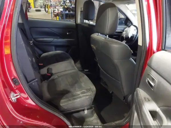 JA4AD3A35KZ037332 2019 MITSUBISHI OUTLANDER - Image 8