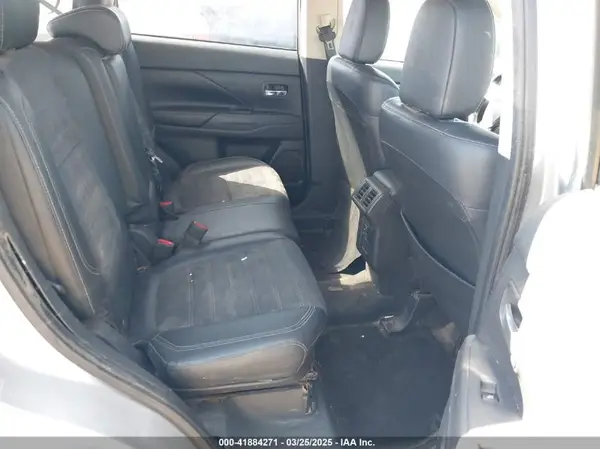 JA4AD3A35KZ046855 2019 MITSUBISHI OUTLANDER - Image 8