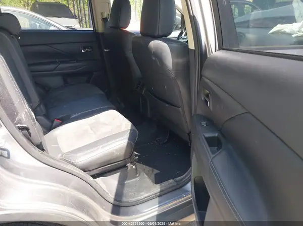 JA4AD3A35KZ051733 2019 MITSUBISHI OUTLANDER - Image 8