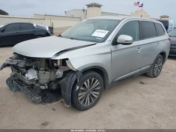 JA4AD3A35LZ005143 2020 MITSUBISHI OUTLANDER - Image 2