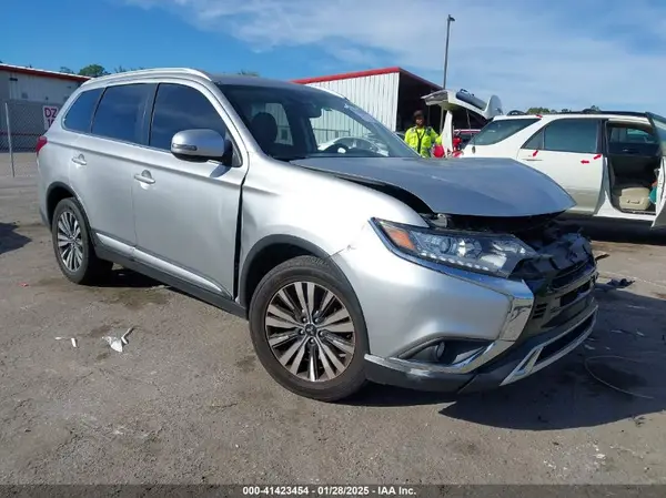 JA4AD3A35LZ030088 2020 MITSUBISHI OUTLANDER - Image 1