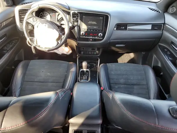 JA4AD3A35LZ035257 2020 MITSUBISHI OUTLANDER - Image 8