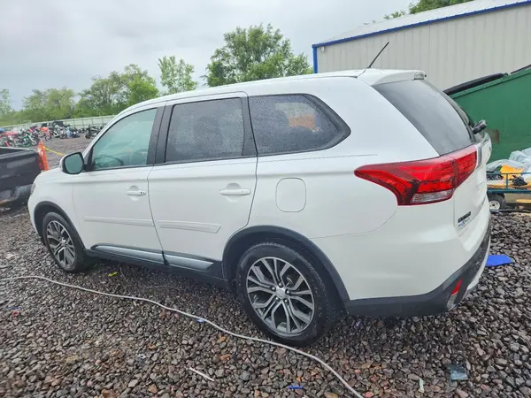 JA4AD3A36GZ002502 2016 MITSUBISHI OUTLANDER - Image 2
