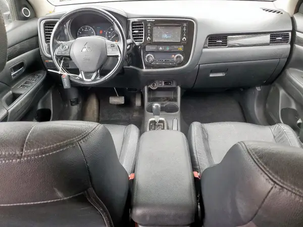 JA4AD3A36GZ013693 2016 MITSUBISHI OUTLANDER - Image 8