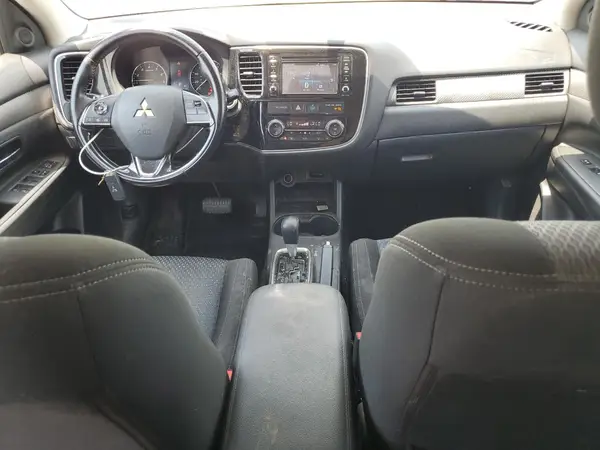 JA4AD3A36GZ013709 2016 MITSUBISHI OUTLANDER - Image 8
