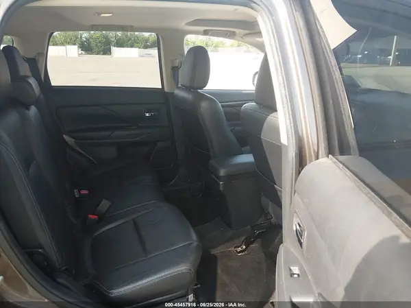 JA4AD3A36GZ015332 2016 MITSUBISHI OUTLANDER - Image 8