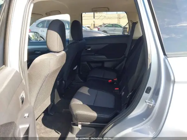 JA4AD3A36GZ022118 2016 MITSUBISHI OUTLANDER - Image 8