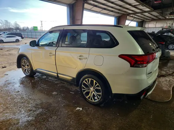 JA4AD3A36GZ036908 2016 MITSUBISHI OUTLANDER - Image 2