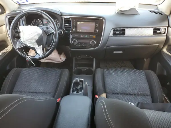 JA4AD3A36GZ040182 2016 MITSUBISHI OUTLANDER - Image 8