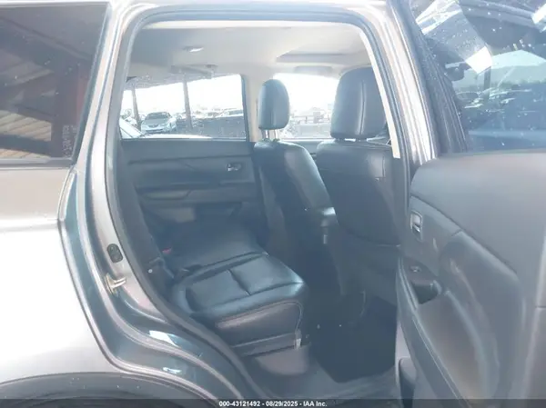 JA4AD3A36GZ046371 2016 MITSUBISHI OUTLANDER - Image 8